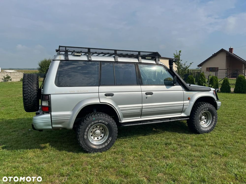 Mitsubishi Pajero - 4