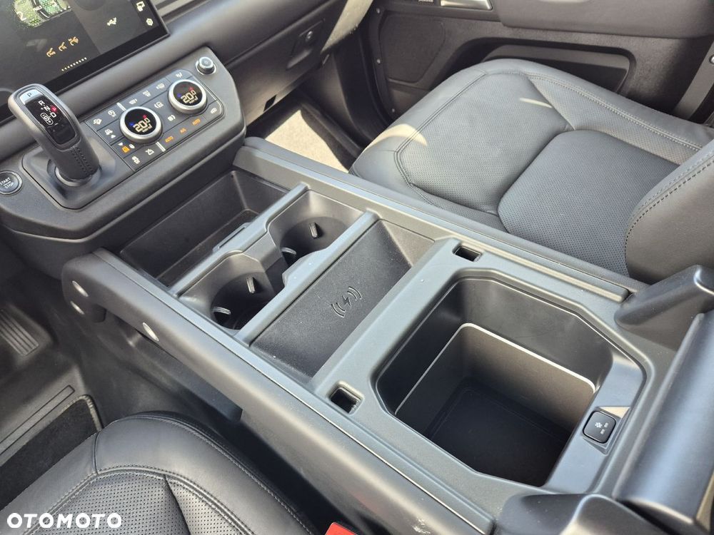 Land Rover Defender 3.0 D300 mHEV X-Dynamic SE - 11