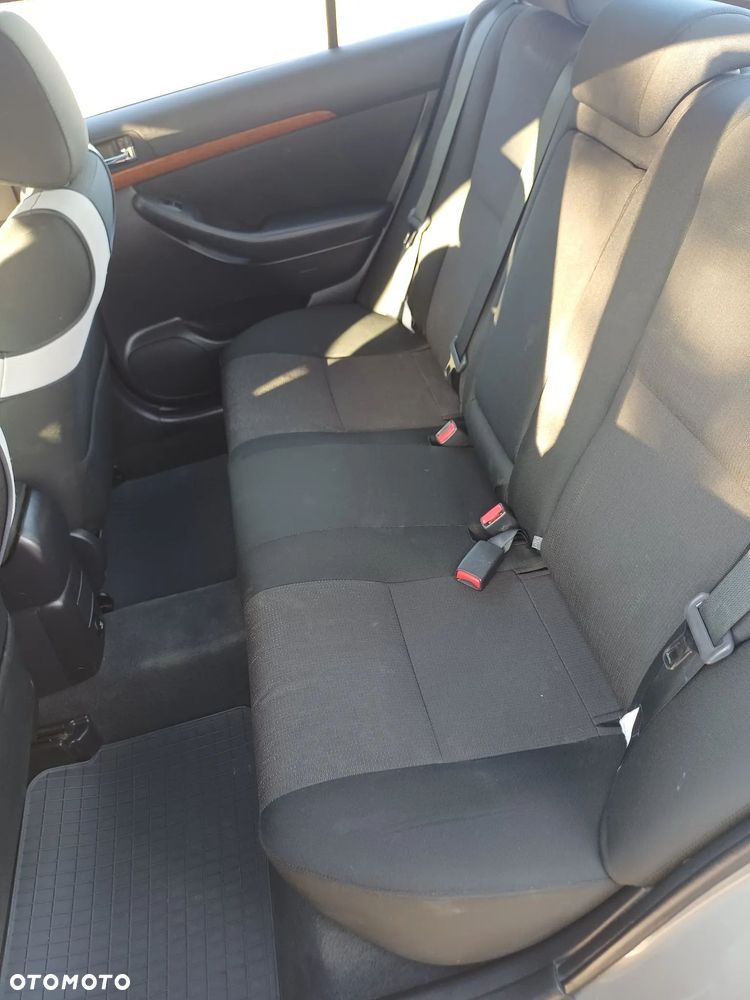 Toyota Avensis 2.0 D-4D Sol - 7