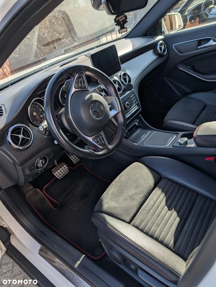 Mercedes-Benz GLA 200 7G-DCT AMG Line - 11