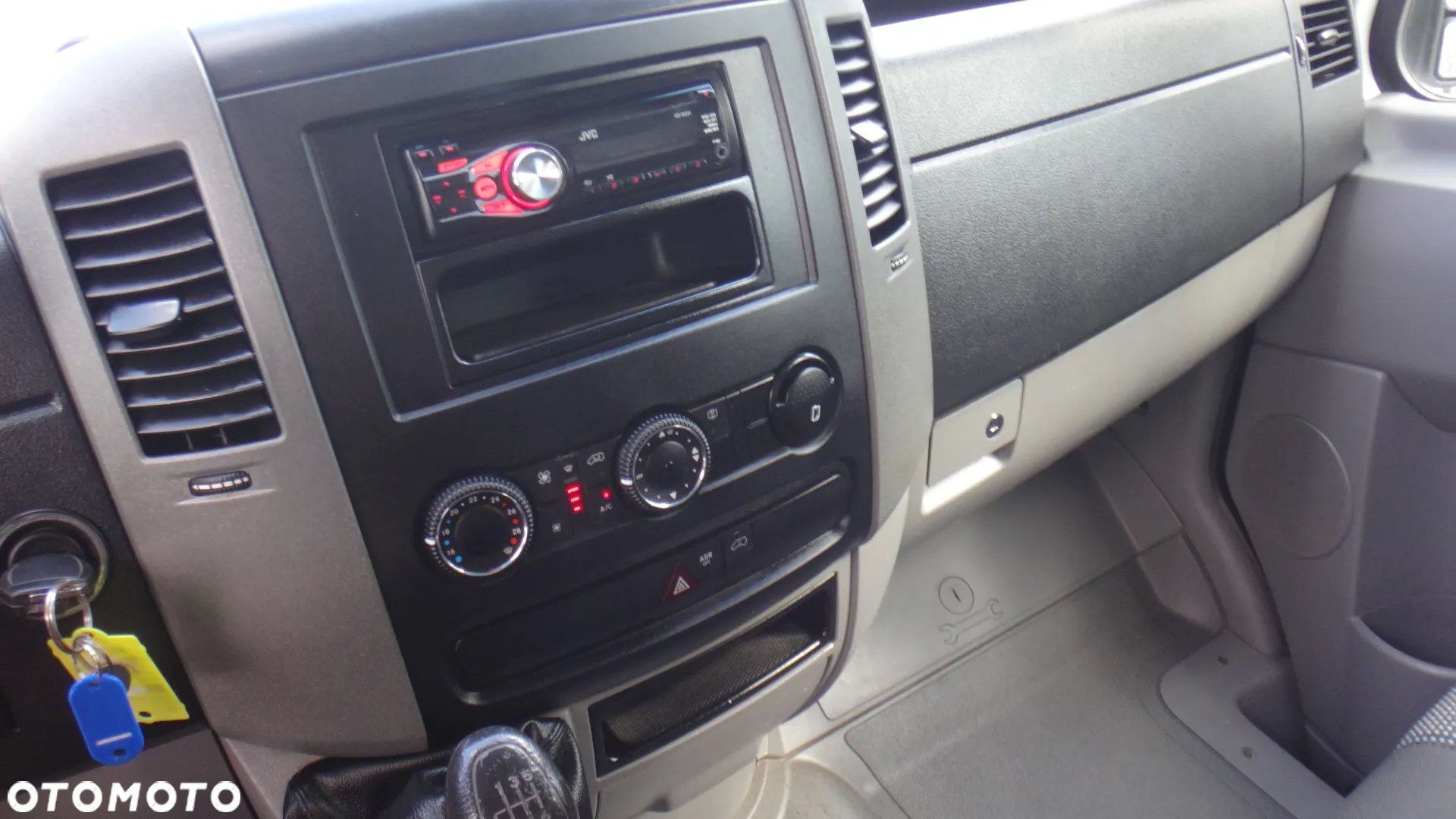 Mercedes-Benz Sprinter - 15