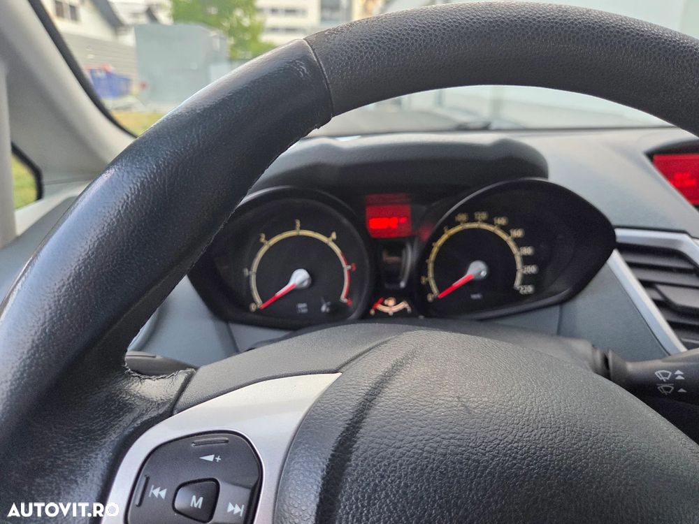 Ford Fiesta 1.6 TDCI DPF Ghia - 15