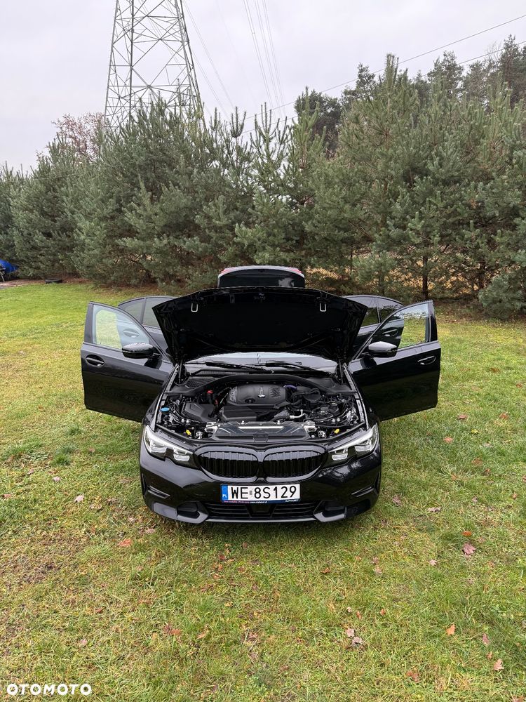 BMW Seria 3 320d Sport Line - 12