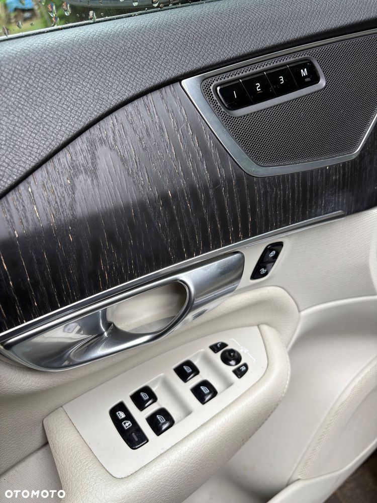 Volvo XC 90 - 9