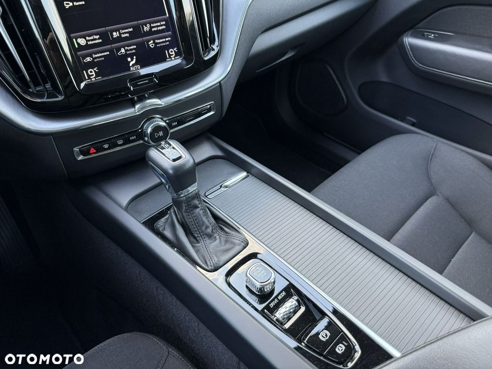 Volvo XC 60 D4 Momentum Pro - 27