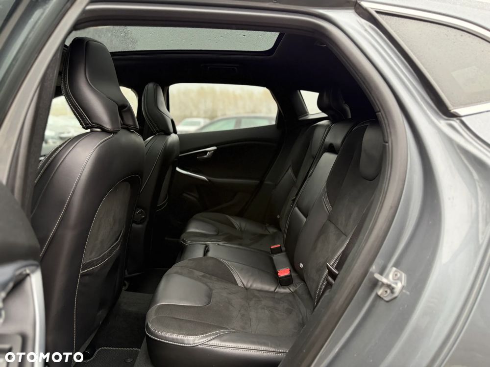 Volvo V40 D3 Drive-E R-Design Momentum - 22