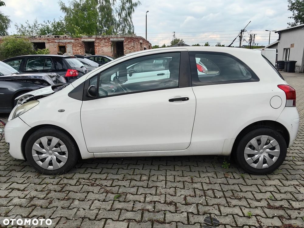 Toyota Yaris 1.0 Entry EU5 - 2