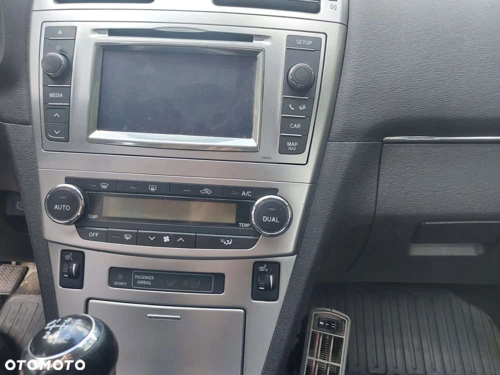 Toyota Avensis 1.8 Business Edition - 12