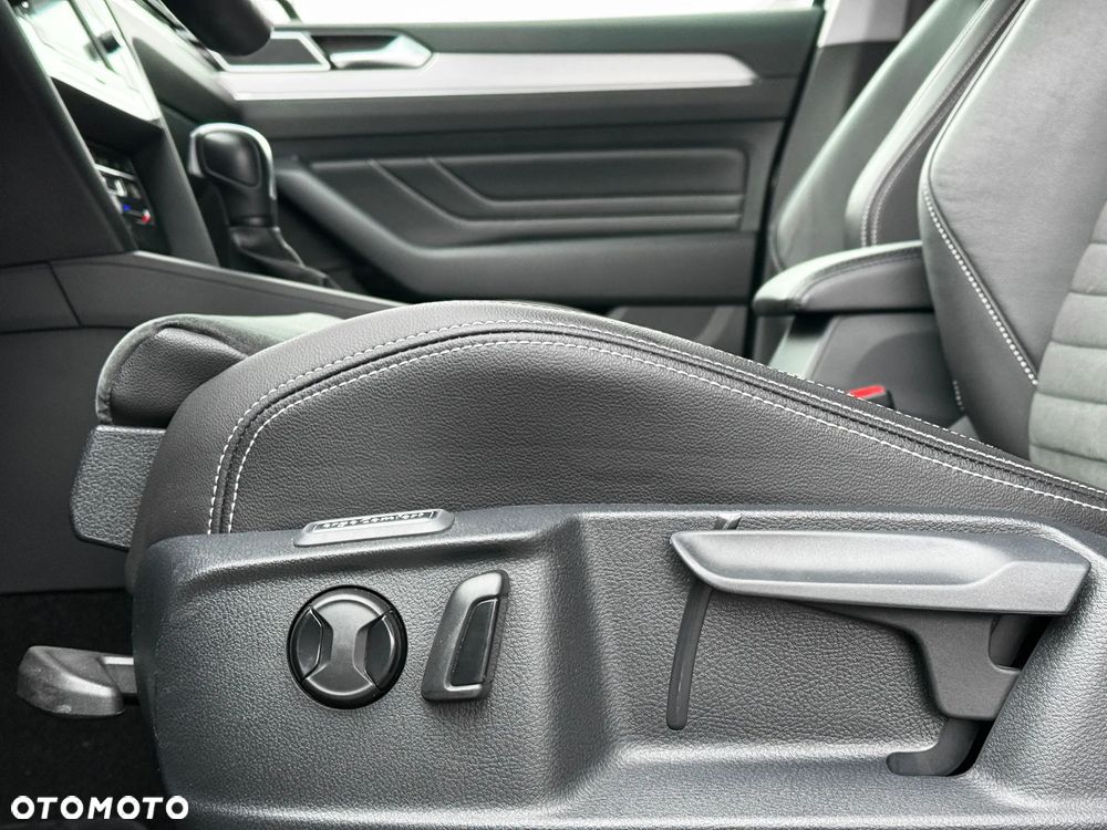 Volkswagen Passat 2.0 TSI Elegance DSG - 24