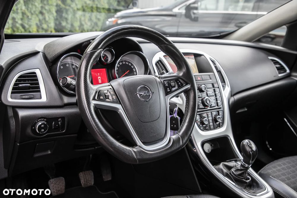Opel Astra 1.6 Turbo Cosmo - 13