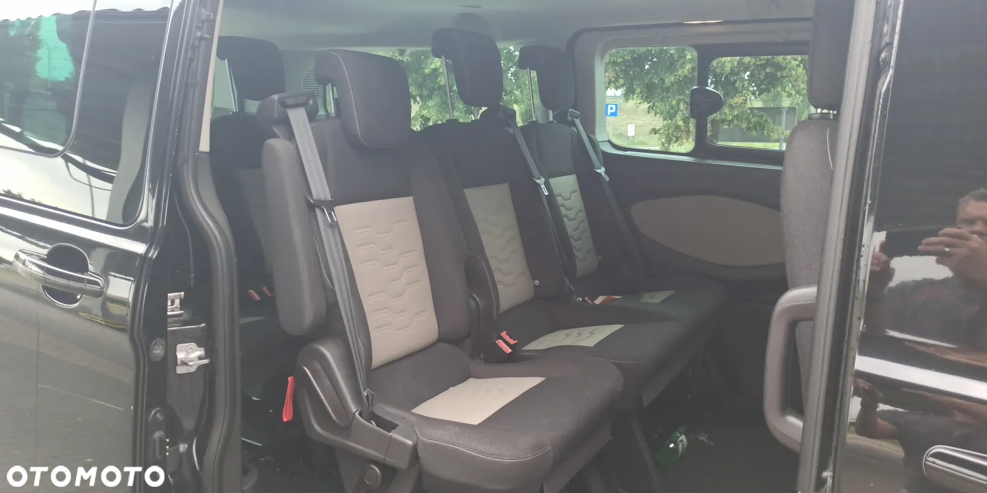 Ford Tourneo Custom - 24