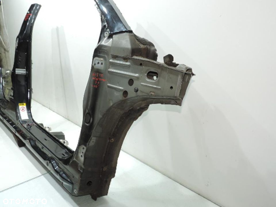 PRÓG SŁUPEK PRAWY PRZÓD 209 TOYOTA AVENSIS T25 - 6