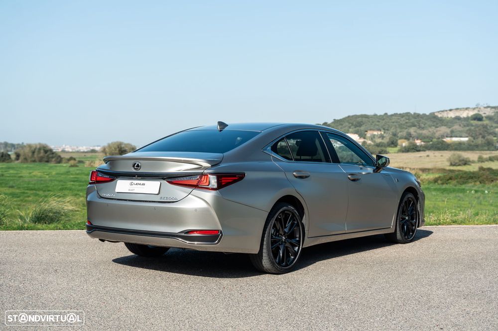 Lexus ES 300h Sport - 32