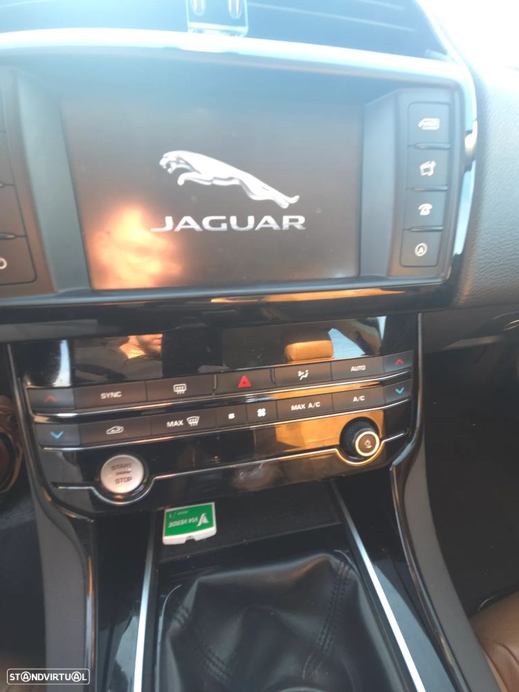 Jaguar XE E-Performance Prestige - 7