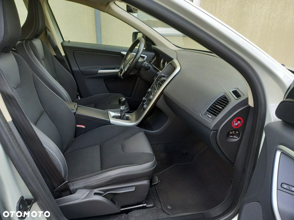 Volvo XC 60 DRIVe Momentum - 25