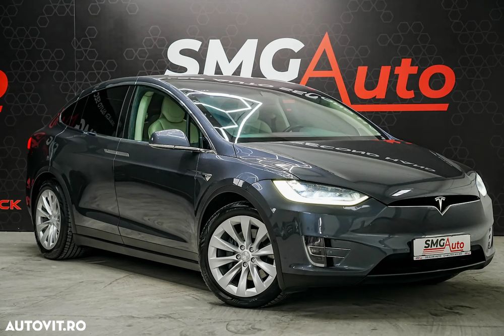 Tesla Model X - 31