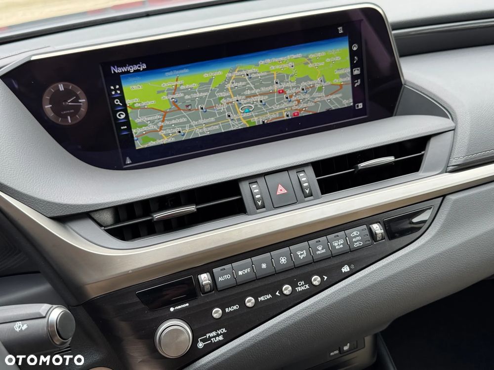 Lexus ES 300h Business Edition + - 15