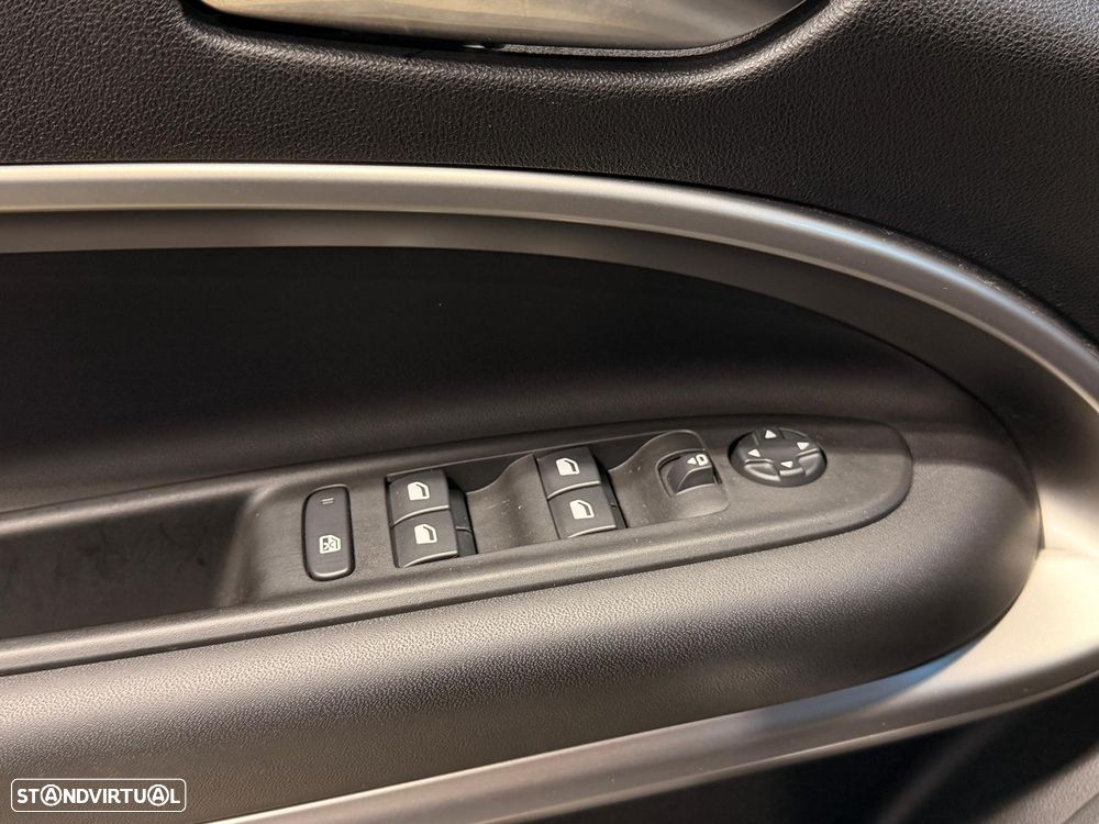 Jeep Avenger 1.2 e-Hybrid Altitude DCT - 39