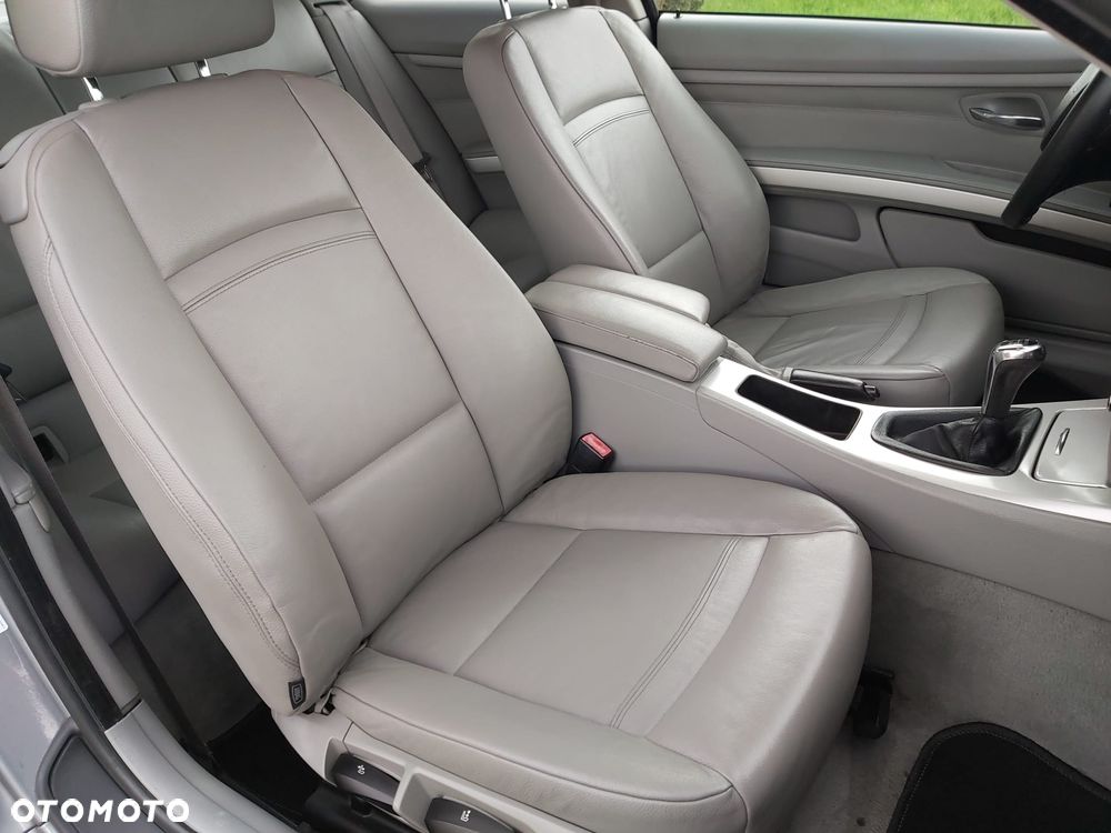 BMW Seria 3 320d DPF Efficient Dynamics Edition - 18