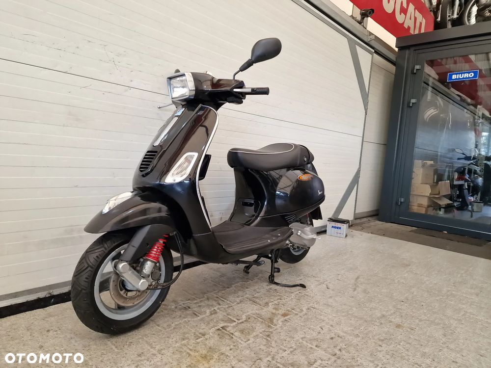 Piaggio Vespa - 2