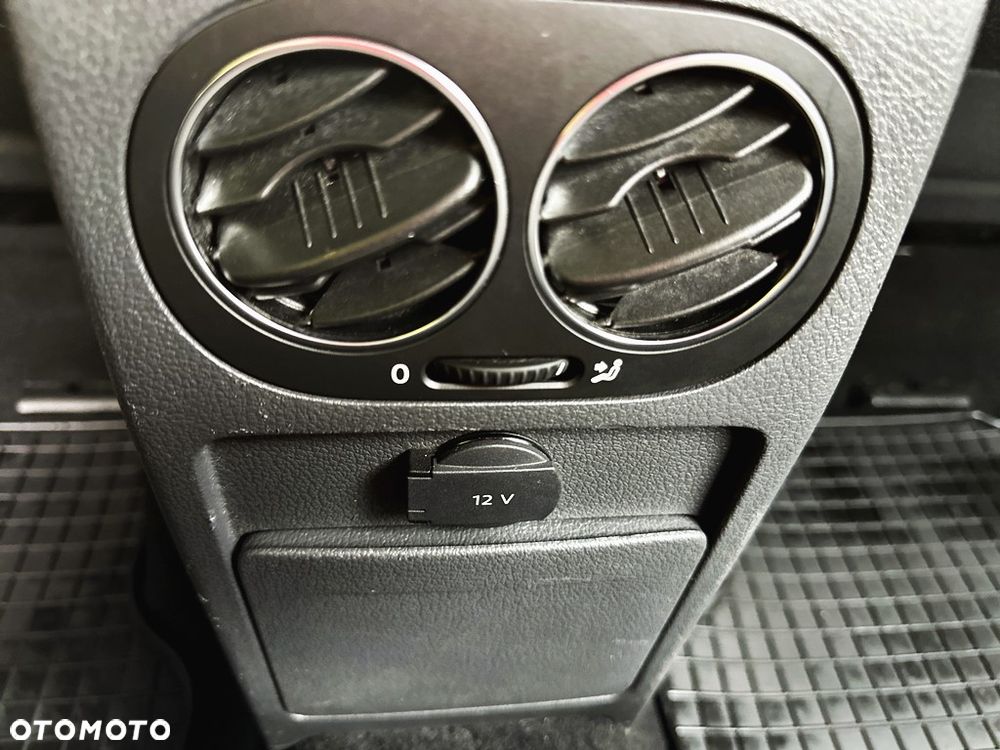 Volkswagen Golf Plus 1.9 TDI DPF Tour Edition - 18