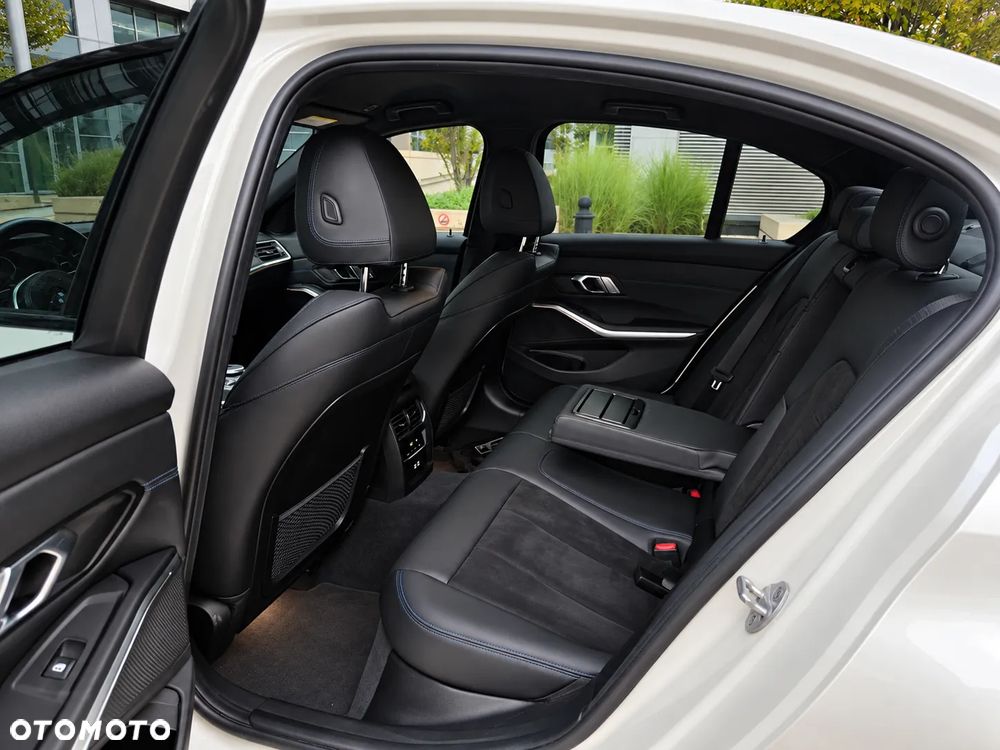 BMW Seria 3 320d xDrive M Sport sport - 9