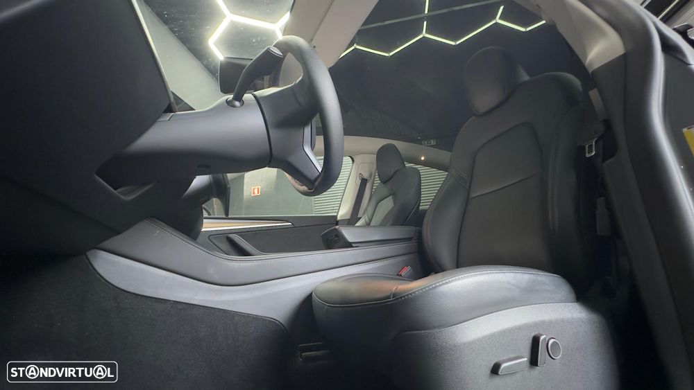 Tesla Model Y Performance Dual Motor AWD - 28