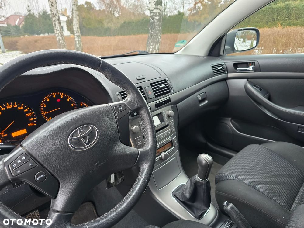 Toyota Avensis 1.8 VVT-i Combi - 21