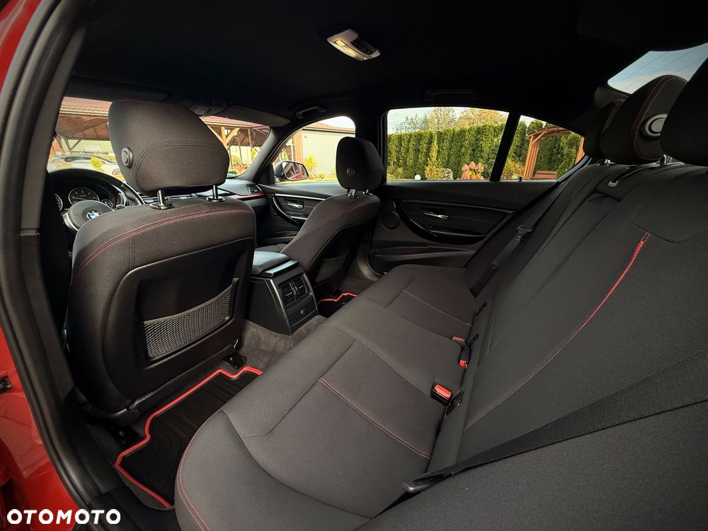 BMW Seria 3 325d M Sport - 27
