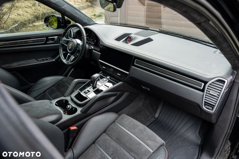 Porsche Cayenne GTS - 26