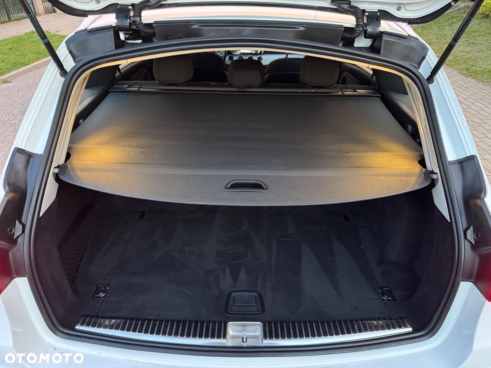 Mercedes-Benz Klasa E 220 d 4Matic 9G-TRONIC Sportstyle Edition - 16