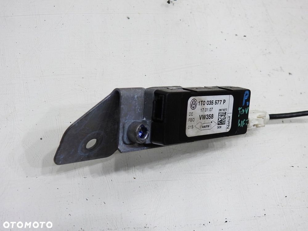 WZMACNIACZ ANTENY VW TOURAN LIFT 1T0035577P - 2