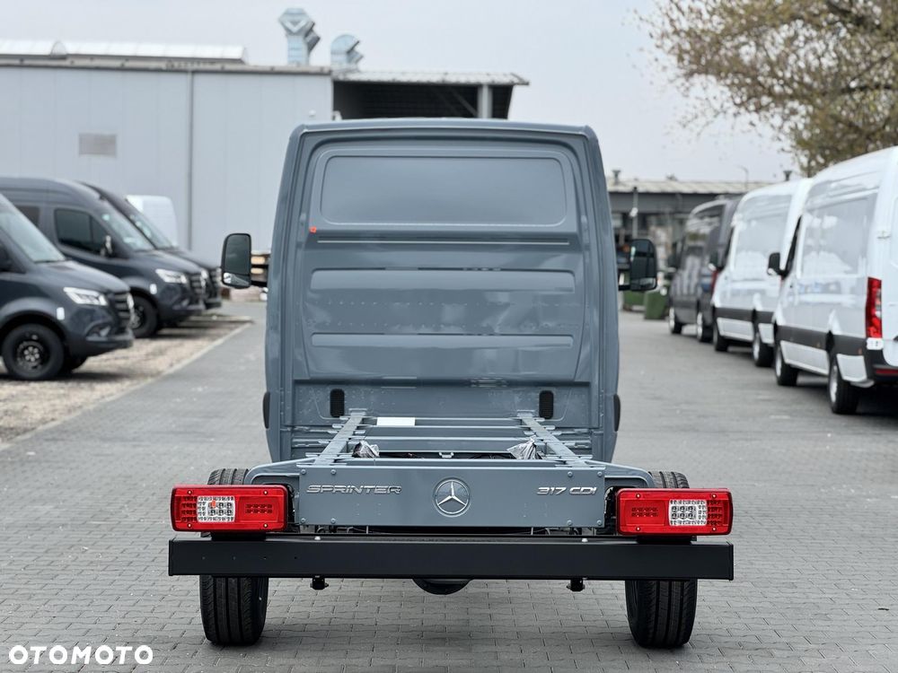Mercedes-Benz Sprinter - 7