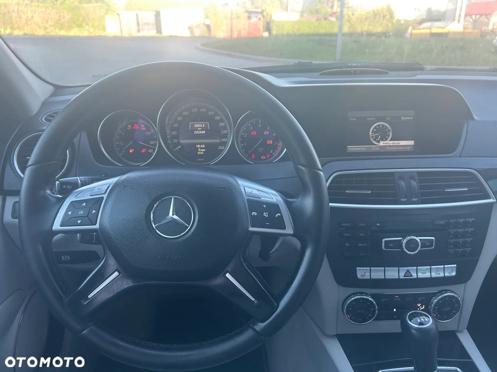 Mercedes-Benz Klasa C 200 (BlueEFFICIENCY) Elegance - 23