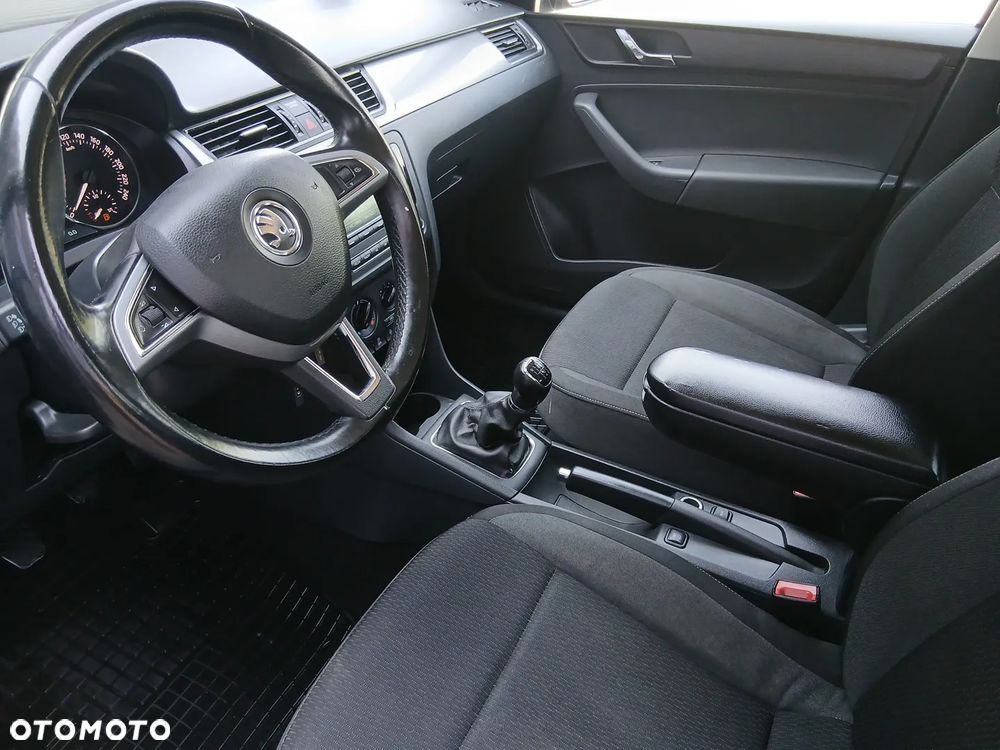 Skoda RAPID 1.2 TSI Style Plus - 10