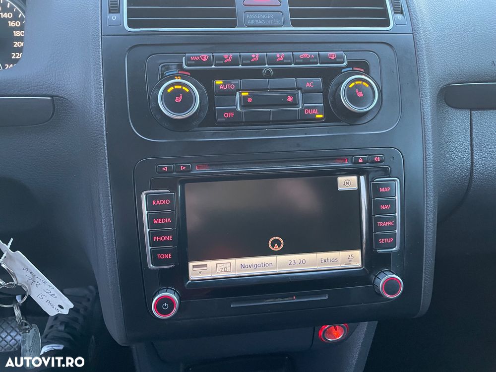 Volkswagen Touran - 24