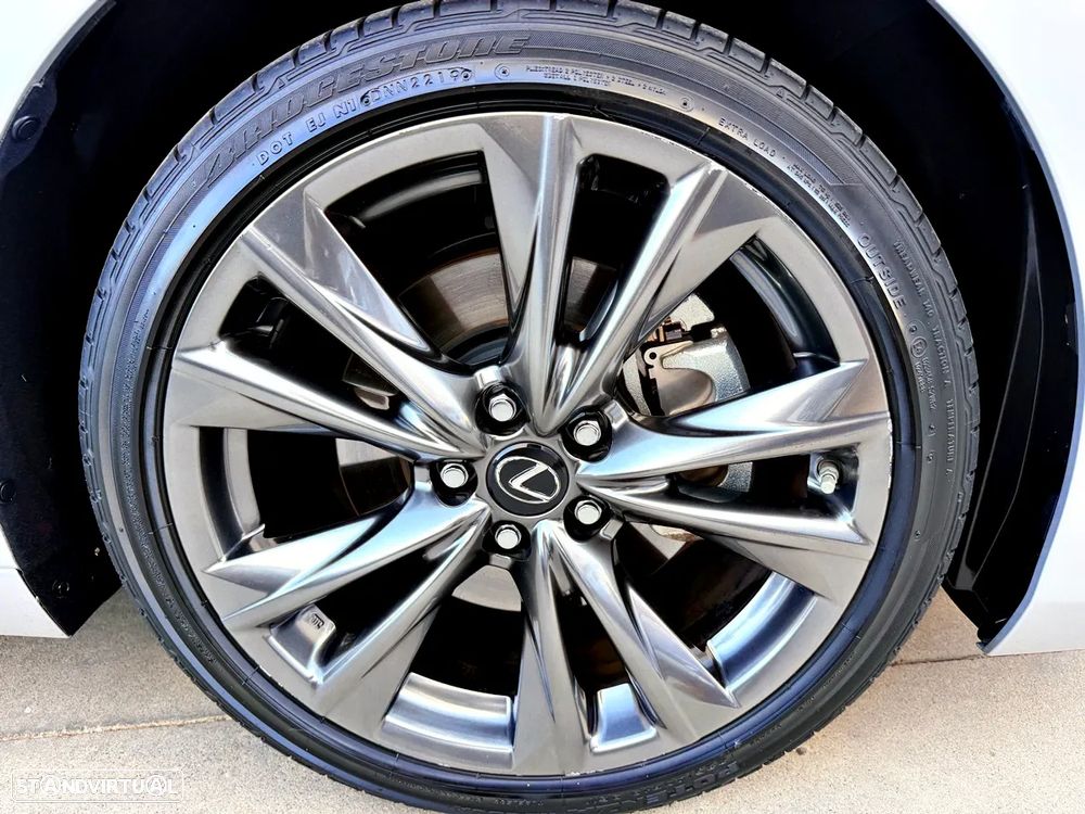 Lexus ES 300h - 44