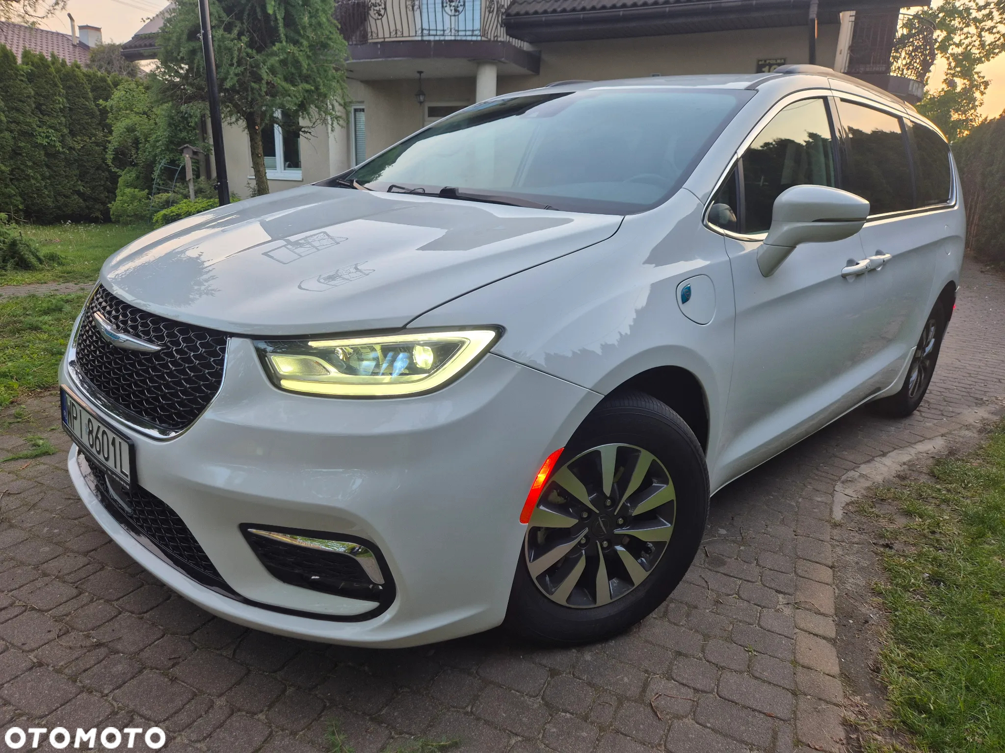 Chrysler Pacifica - 39