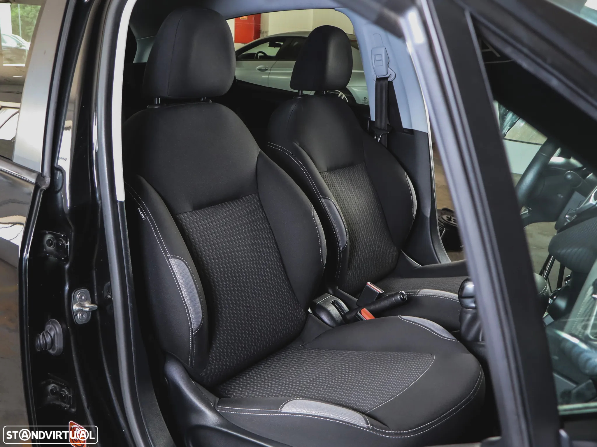 Peugeot 208 1.2 PureTech Style - 23