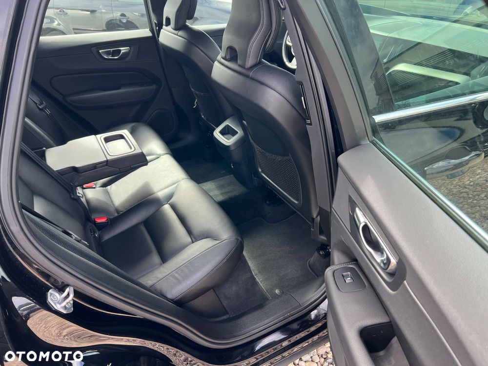 Volvo XC 60 D3 Drive-E R-Design Momentum - 24