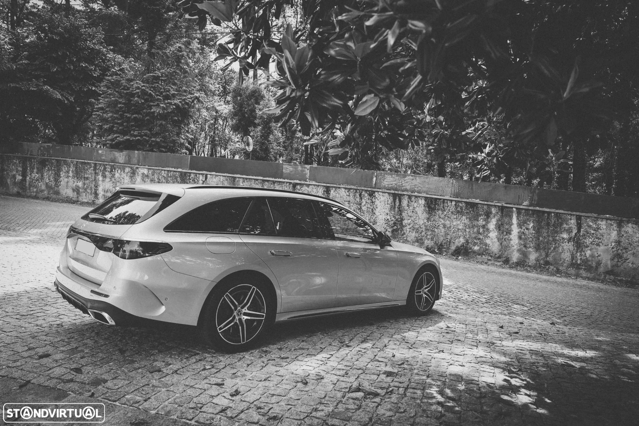 Mercedes-Benz E 300 e AMG Line - 29