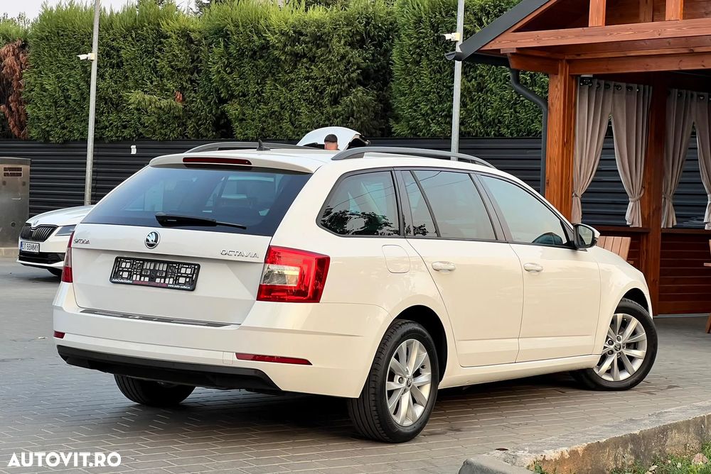Skoda Octavia 1.6 TDI DSG Ambition - 4