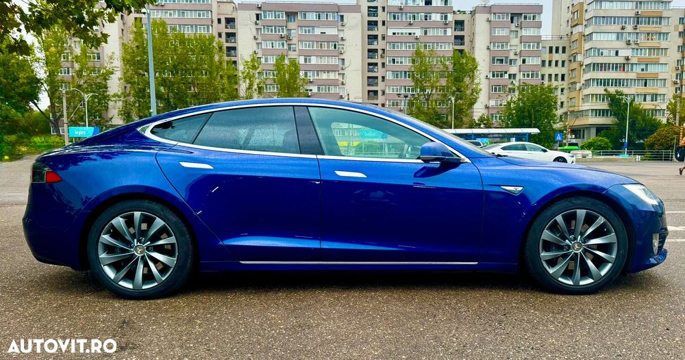 Tesla Model S - 8