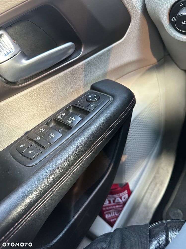 Chrysler Pacifica - 27