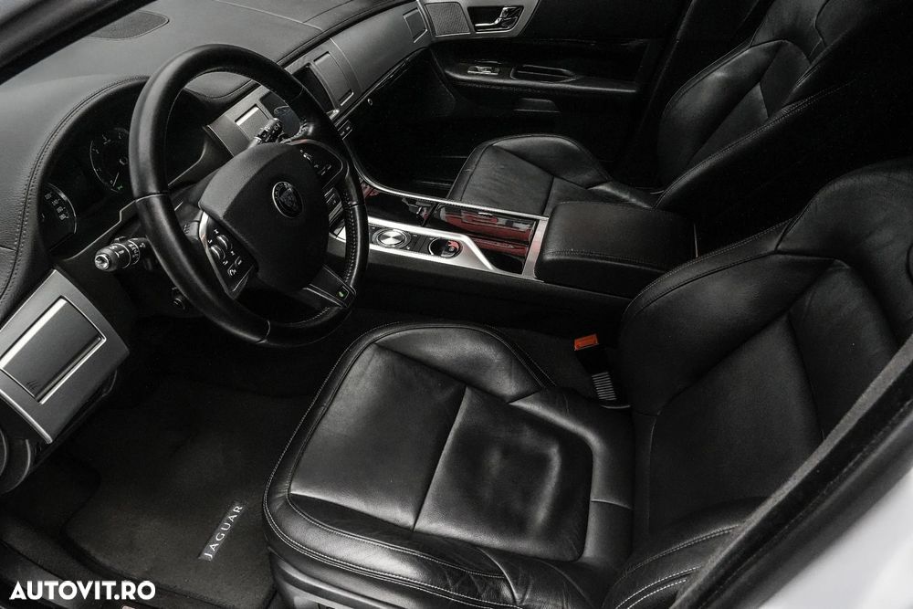 Jaguar XF 2.2D Premium Luxury - 11