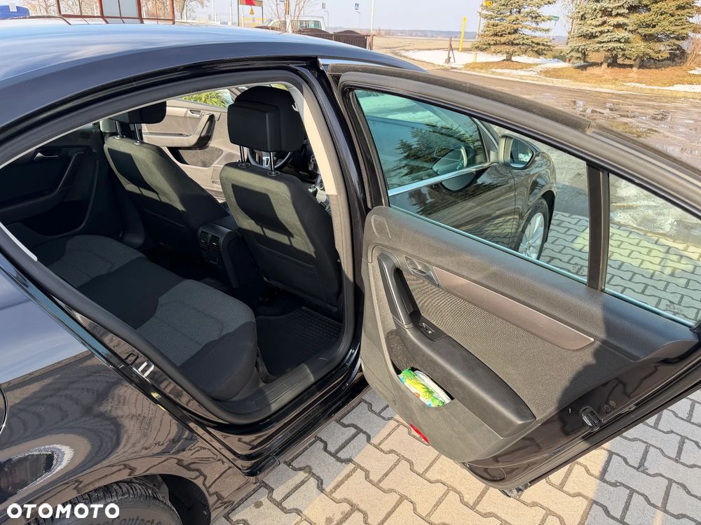 Volkswagen Passat - 17