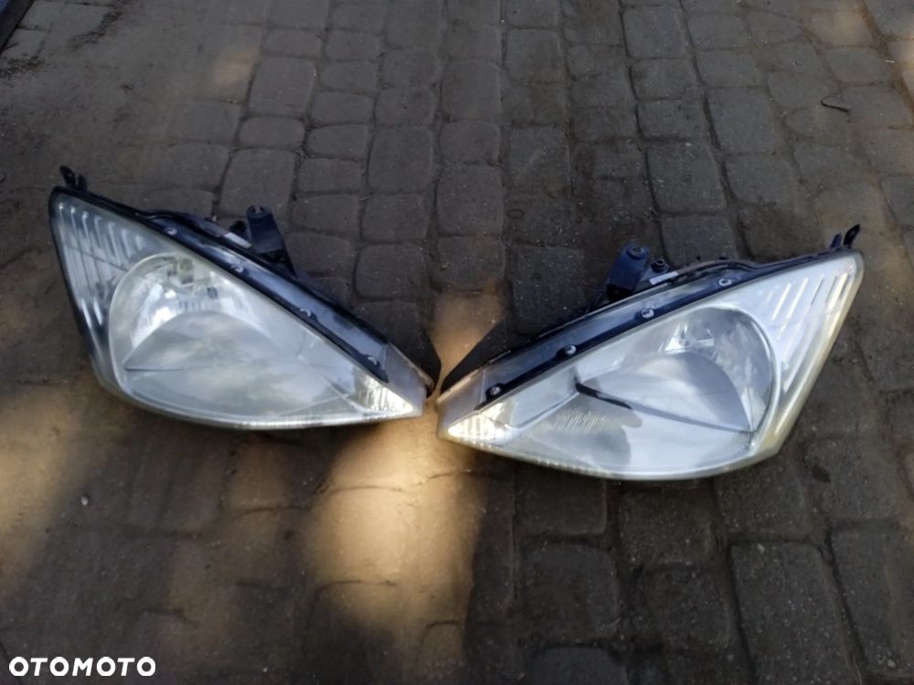 REFLEKTOR LEWY LUB PRAWY FORD FOCUS MK1 98-01 - 1