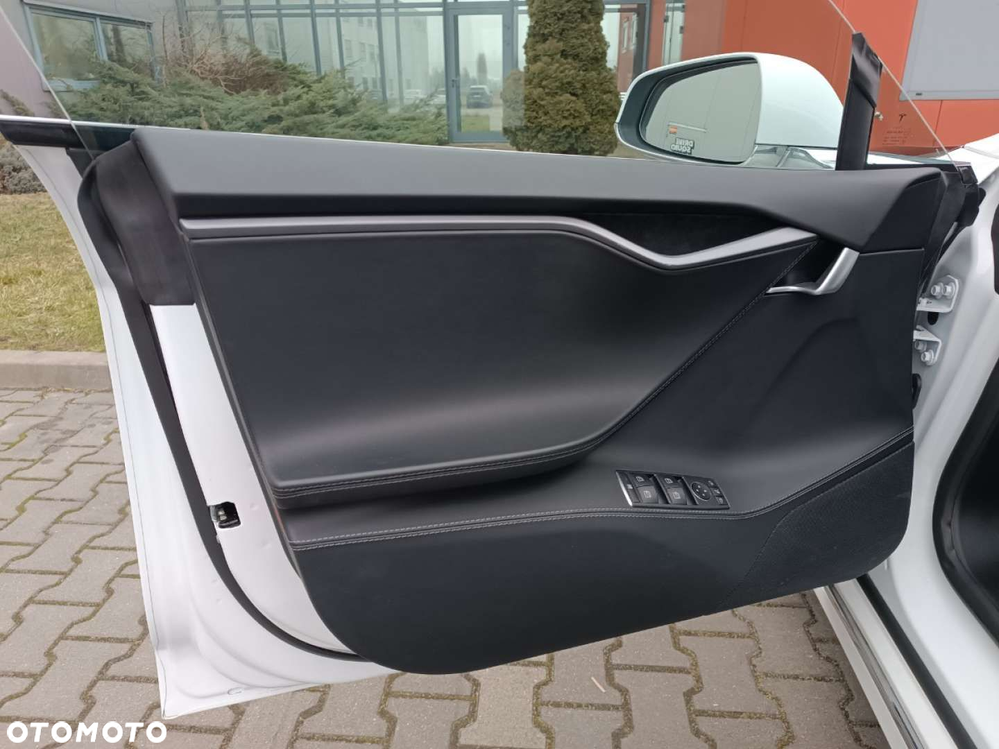 Tesla Model S - 18