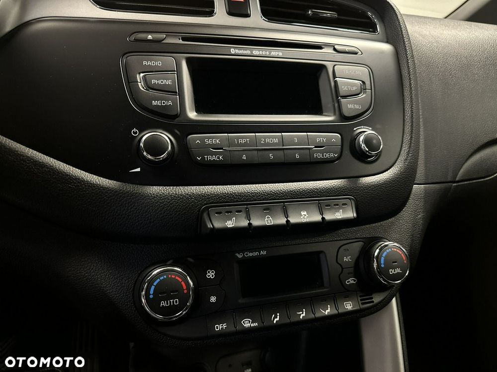 Kia Ceed - 11