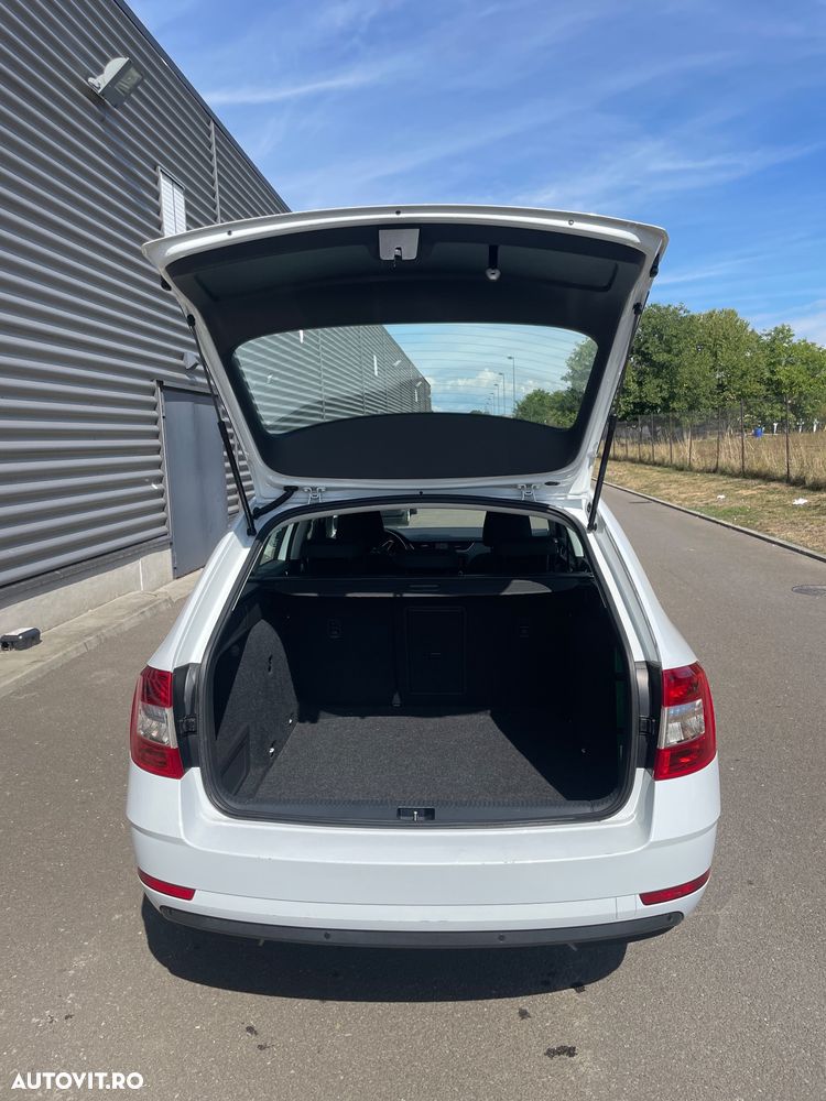 Skoda Octavia 1.6 TDI DSG Style - 3